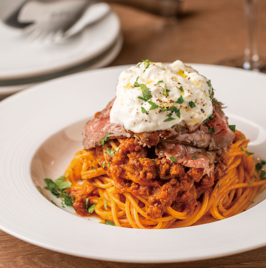 East Building 3F / Rikyu no Italian Cucina
                      Extra Meat Bolognese with Sendai Beef Roast Beef
                      1,980 yen (tax included)