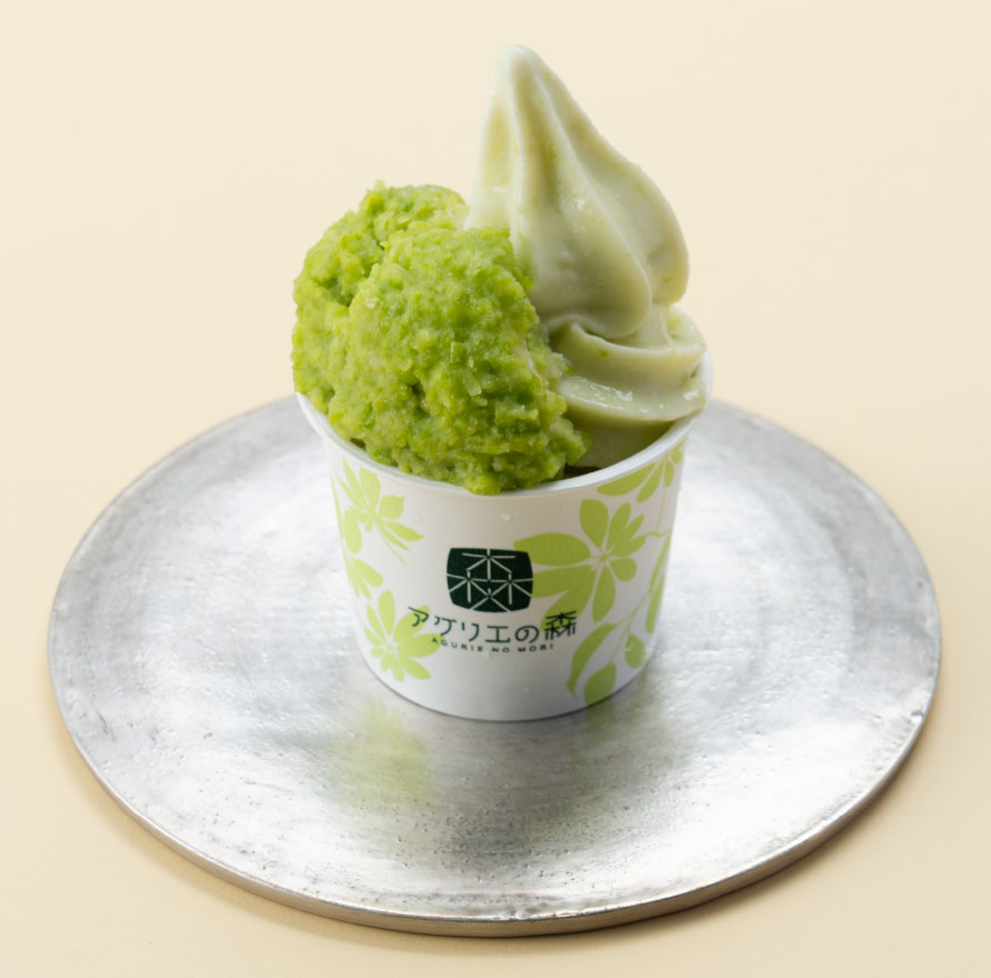 East Building 2F / Agurie no Mori -mitte-
                      Petit Zunda Parfait
                      450 yen (tax included)