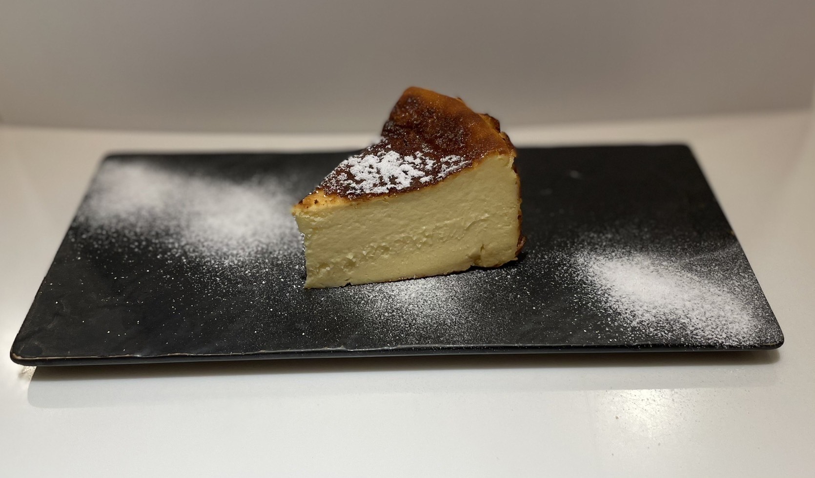蔵王クリームチーズを使ったバスクチーズケーキ