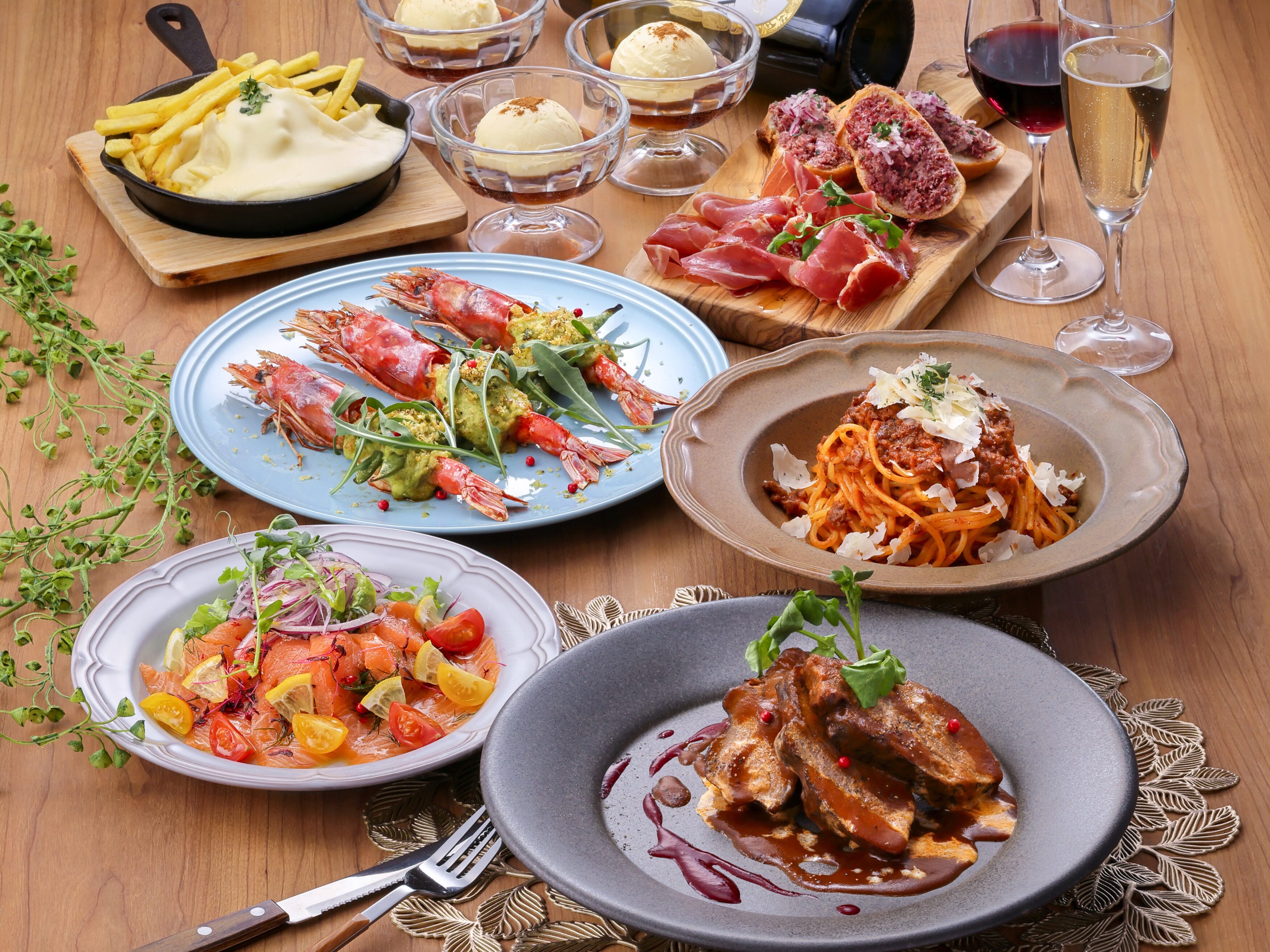 生パスタやじっくり煮込んだ牛たん付 CUCINAコース［8品＋120分飲み放題］